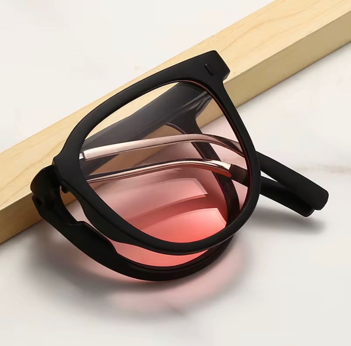 Lunettes de soleil pliables avec étui rigide, légères et design minimaliste