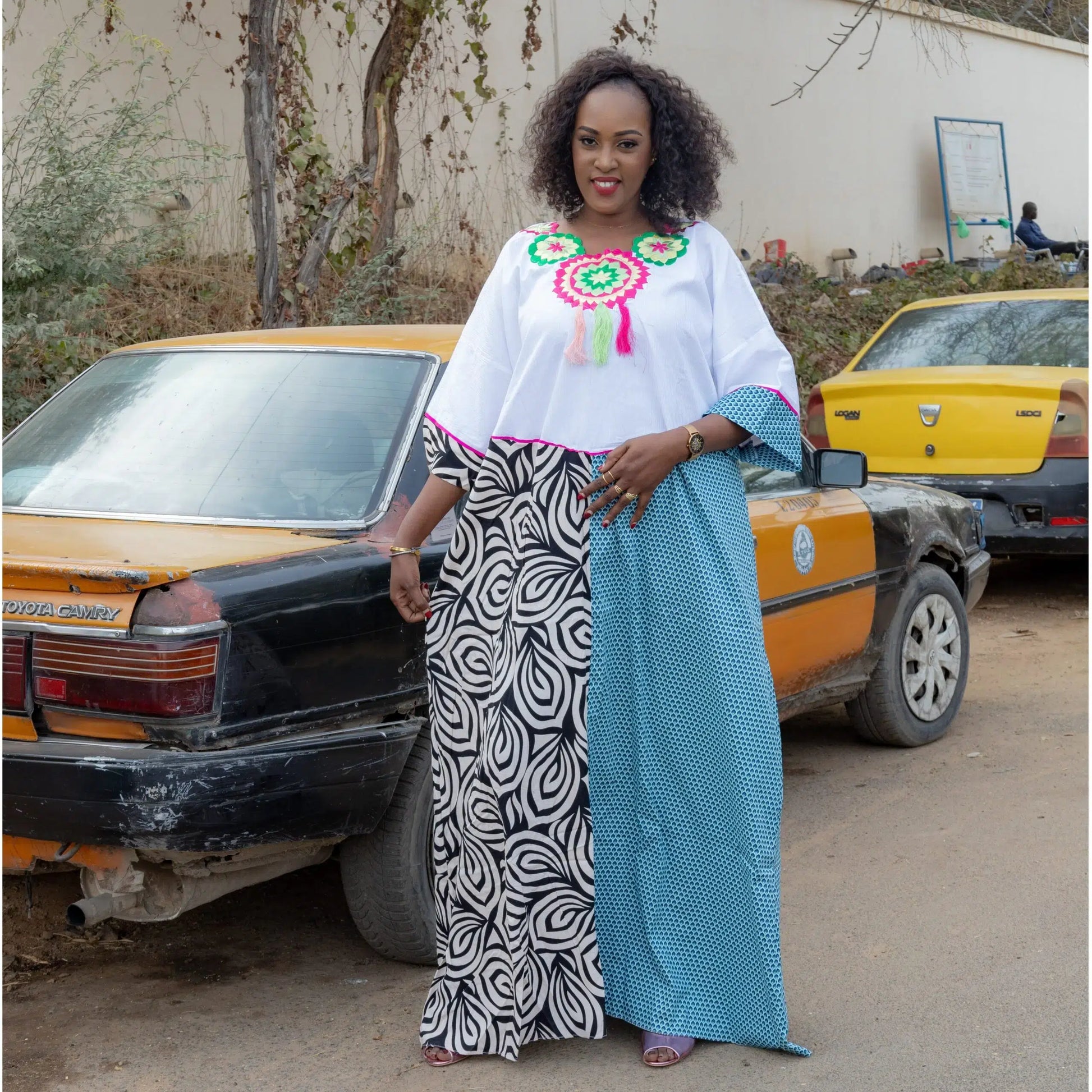 Kaftan Vibrant Harmony - Élégance Culturelle et Contemporaine