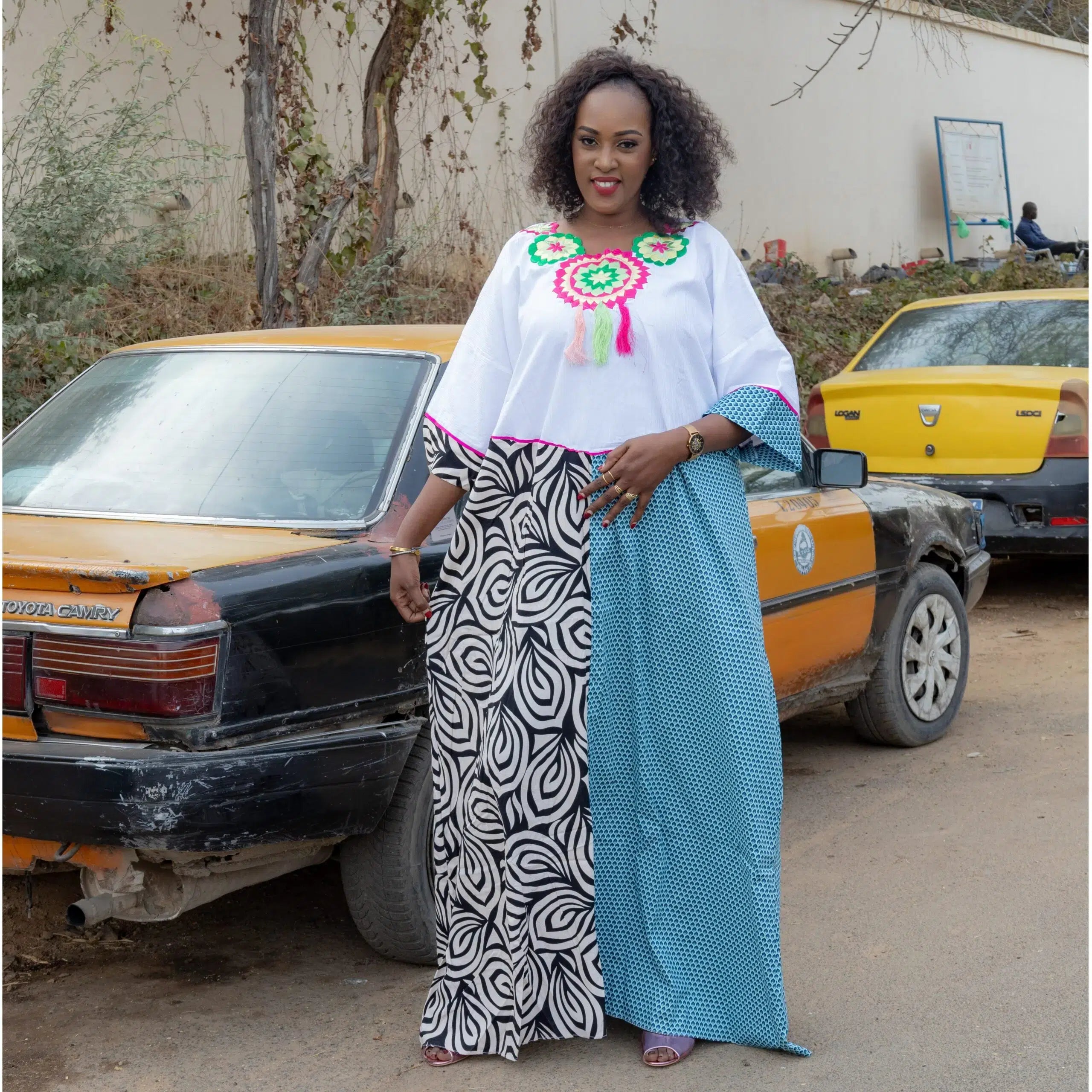 Kaftan Vibrant Harmony - Élégance Culturelle et Contemporaine