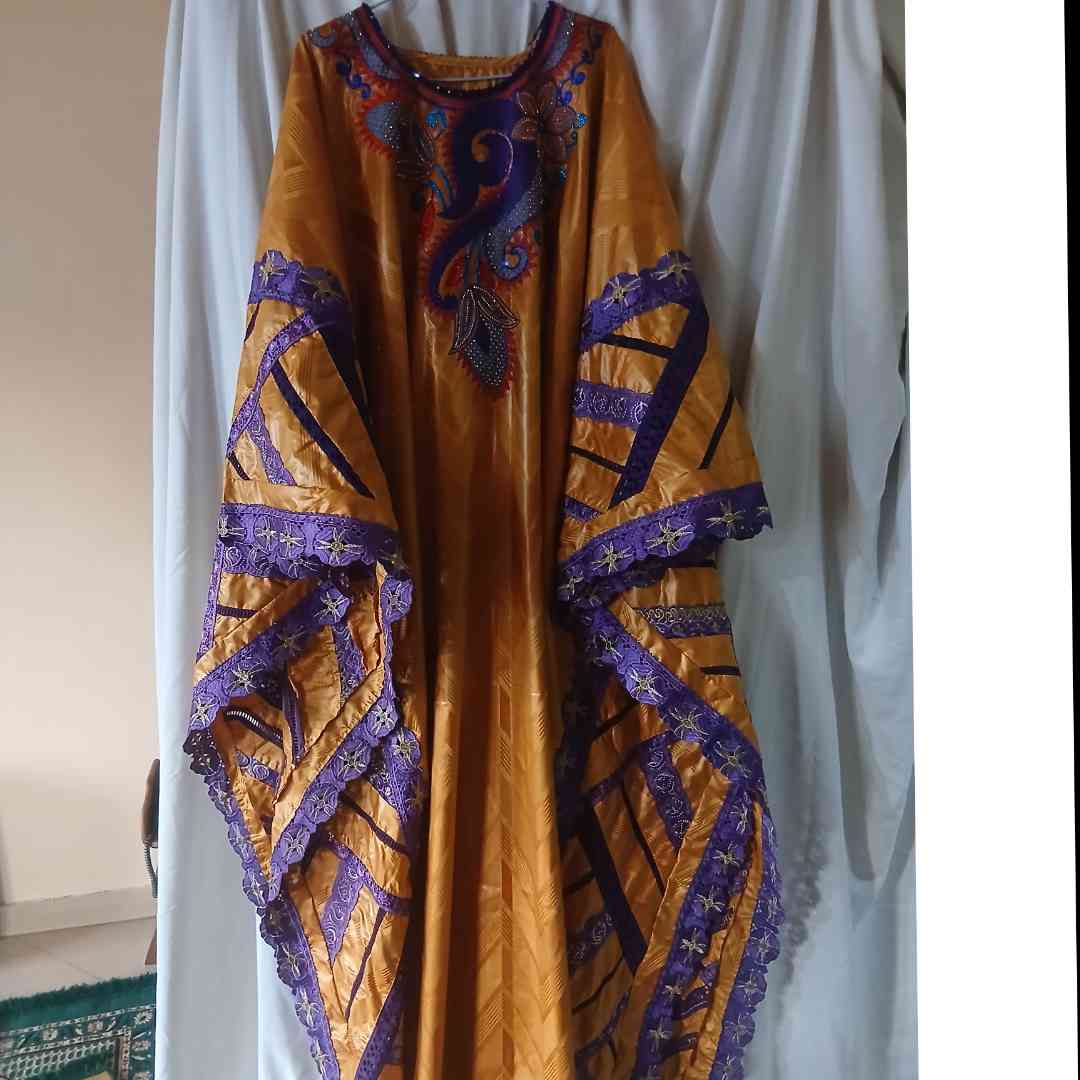 Grand boubou geztner avec broderie brodee et garnitures