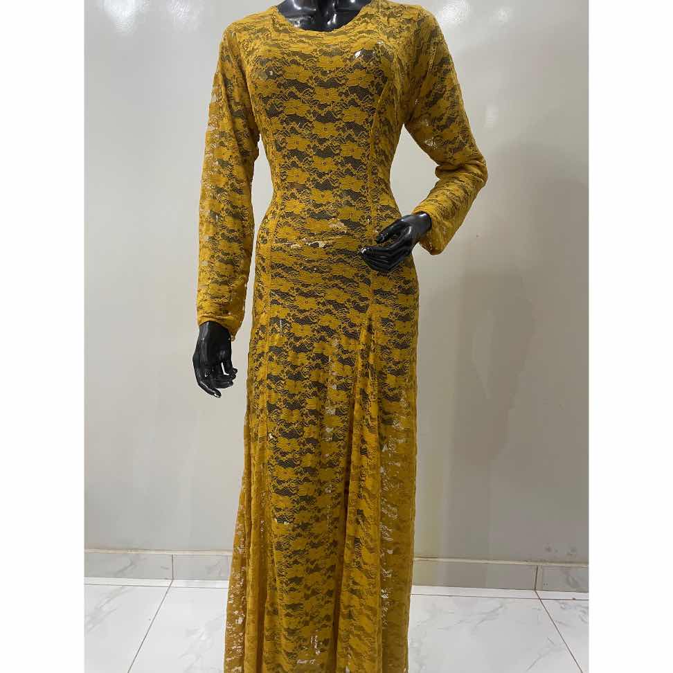 Robe dentelle jaune or longue élégante femme soirée cérémonie chic