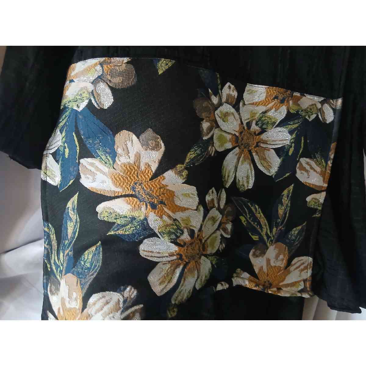 Ensemble jupe et haut femme élégant avec gilet
