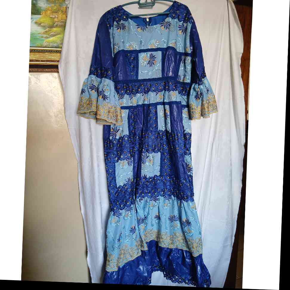 Robe bazin brodée bleue femme, longue élégante, cérémonie ou bureau