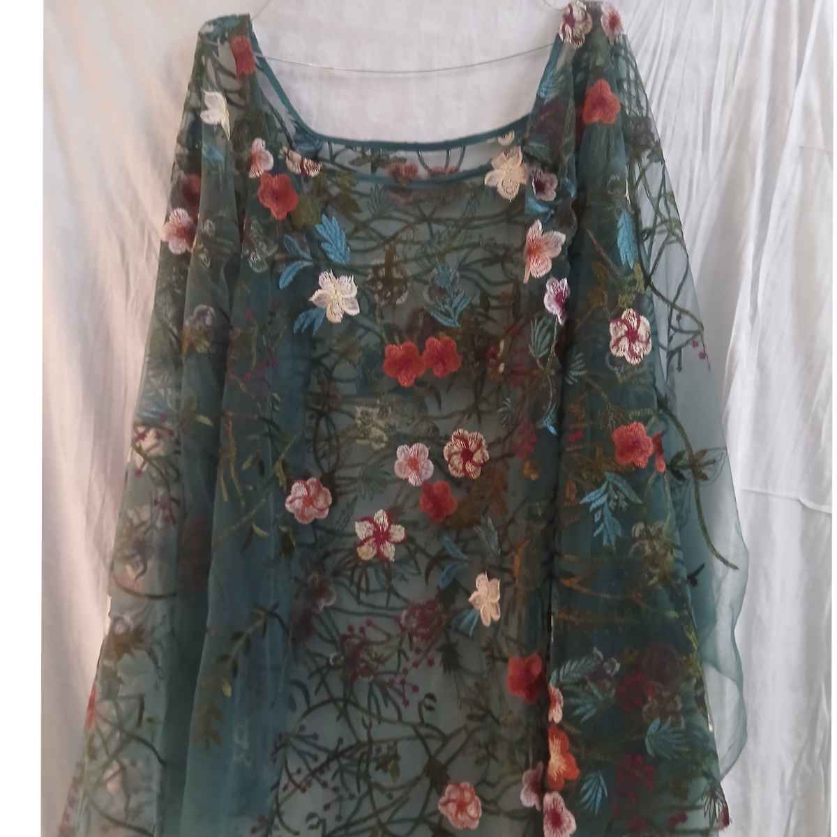 Robe en soie femme avec haut dentelle, ensemble chic cérémonie élégante