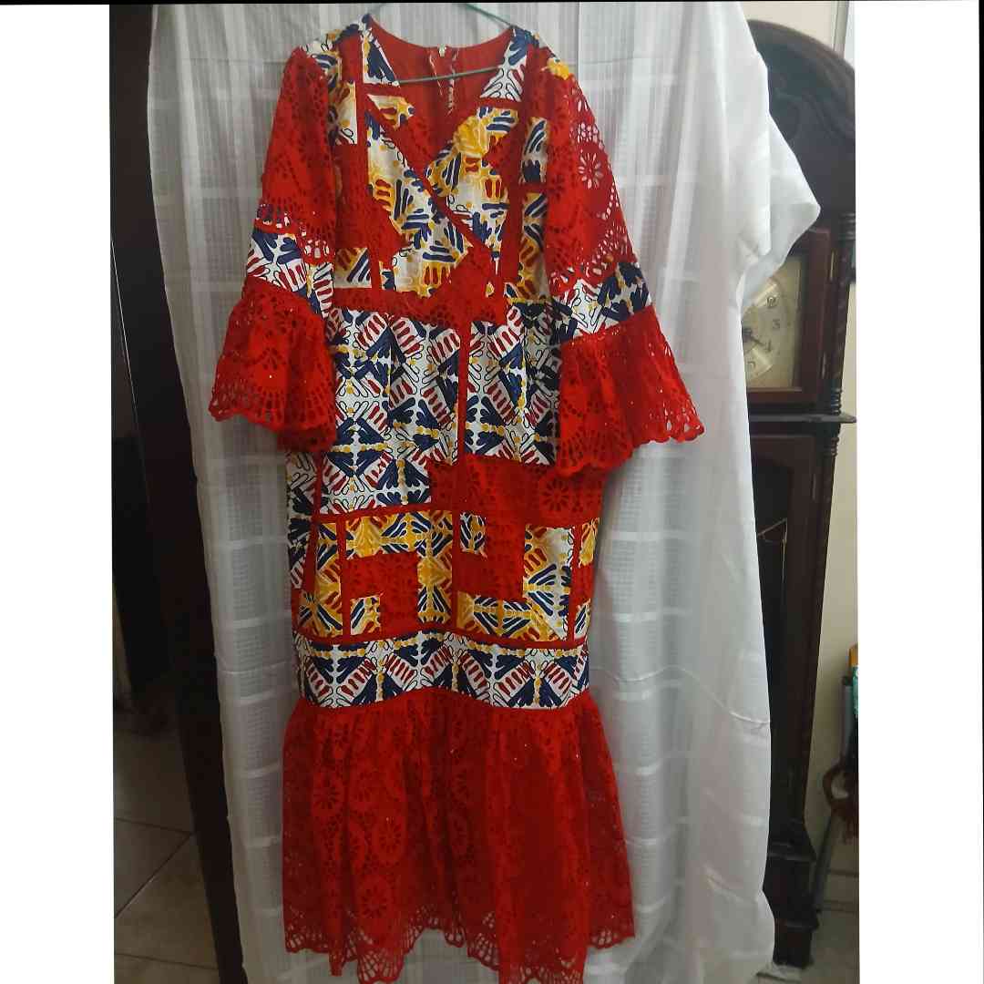 Robe rouge brodée femme longue multicolore chic bohème et élégante