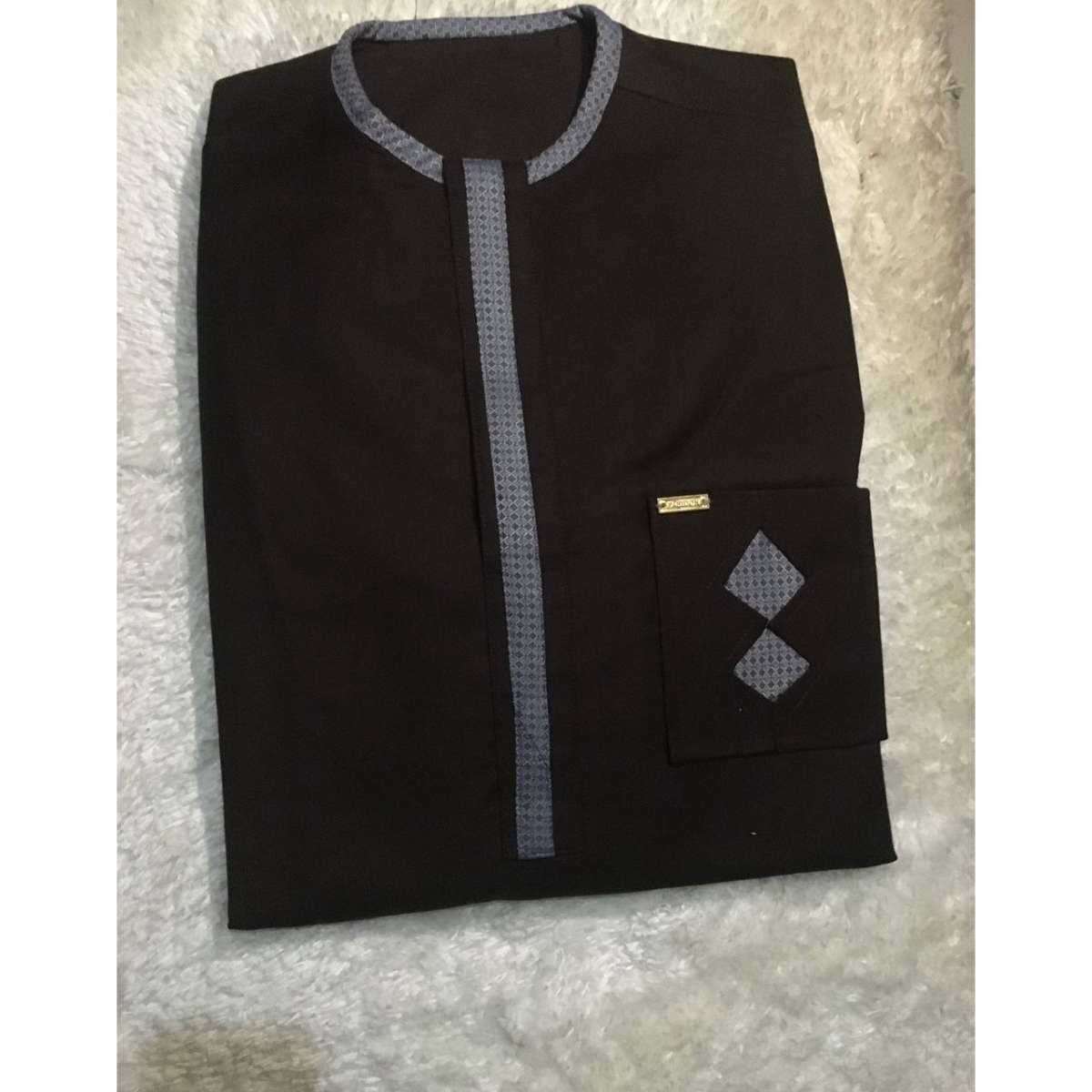 Tunique homme élégante marron en coton – vêtement traditionnel et moderne