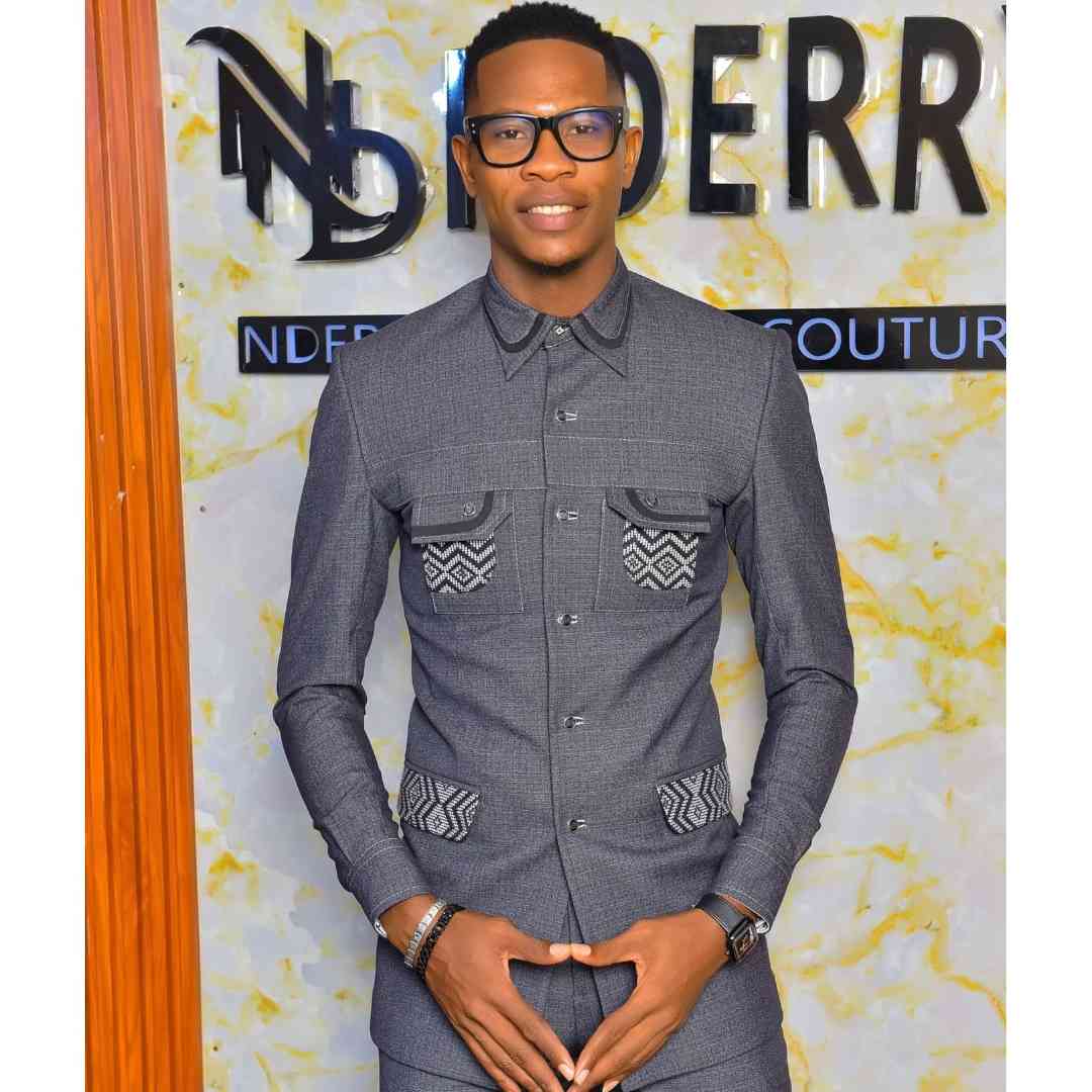 Costume africain moderne homme gris anthracite ajusté, chic et élégant