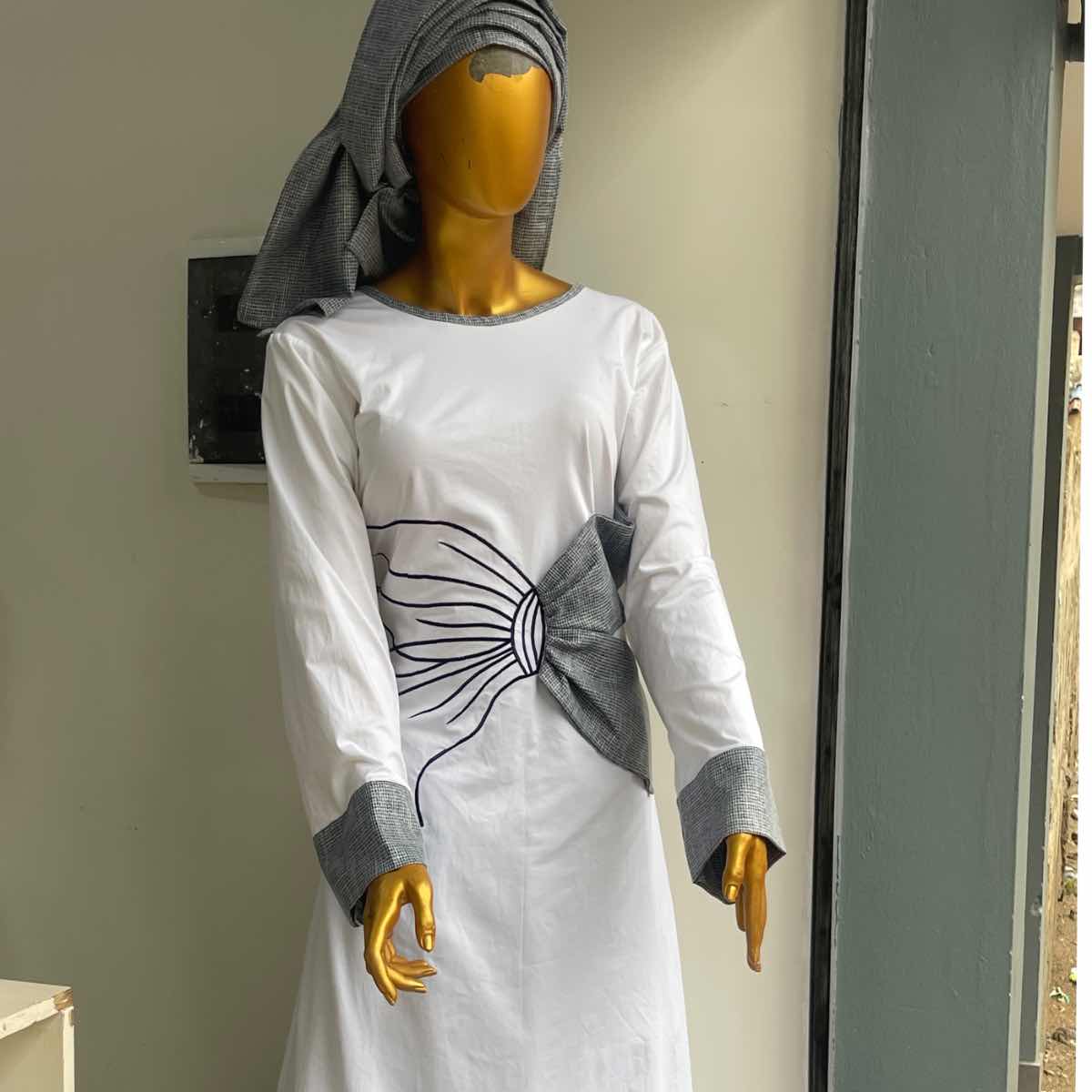 Robe longue blanche femme élégante en coton lin, ceinture et foulard assorti