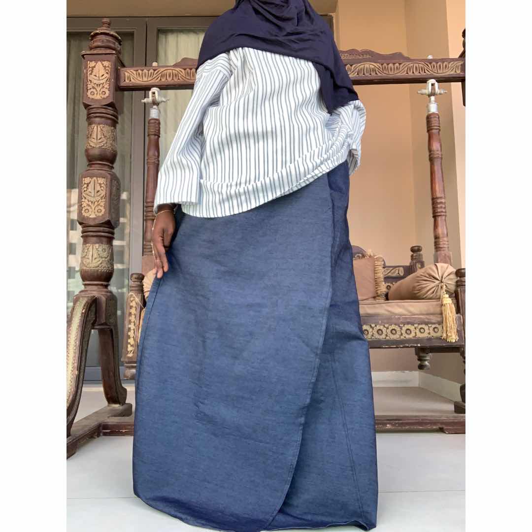 Jupe portefeuille en jean femme et haut rayé chic bleu blanc