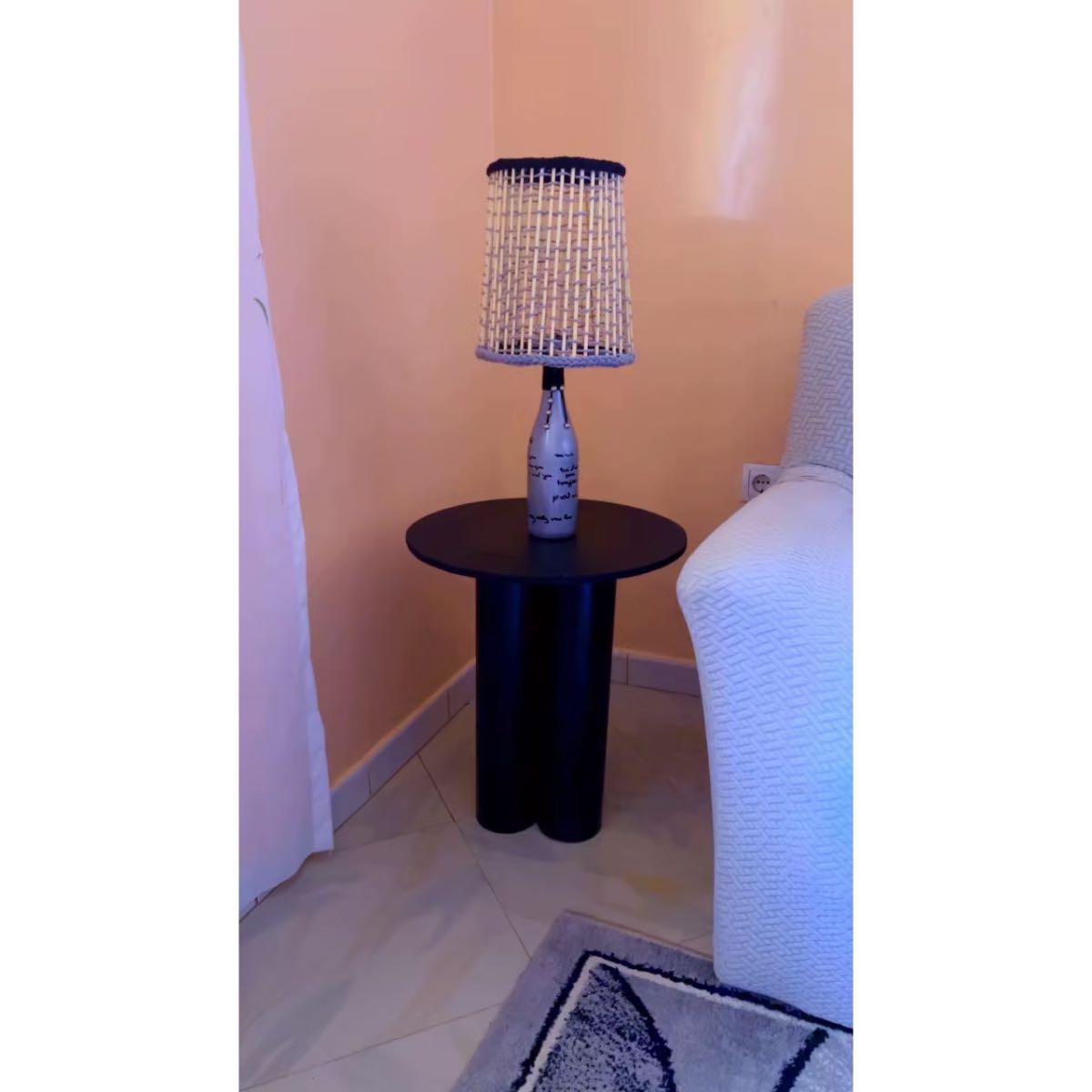 Abat-jour gris et noir design moderne pour bureau, élégant et déco maison