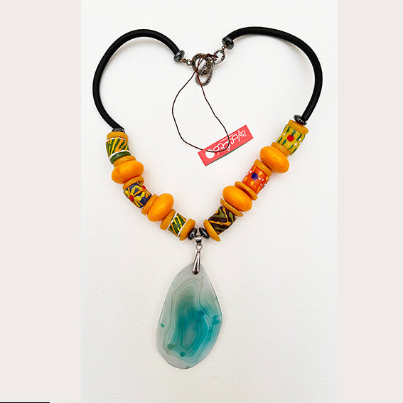 Collier et boucles d'oreilles en perles de verre et agate