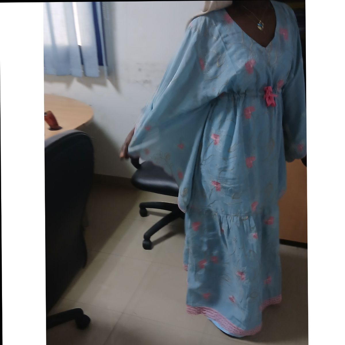 Robe femme coton brodé longue bohème chic, élégante et colorée