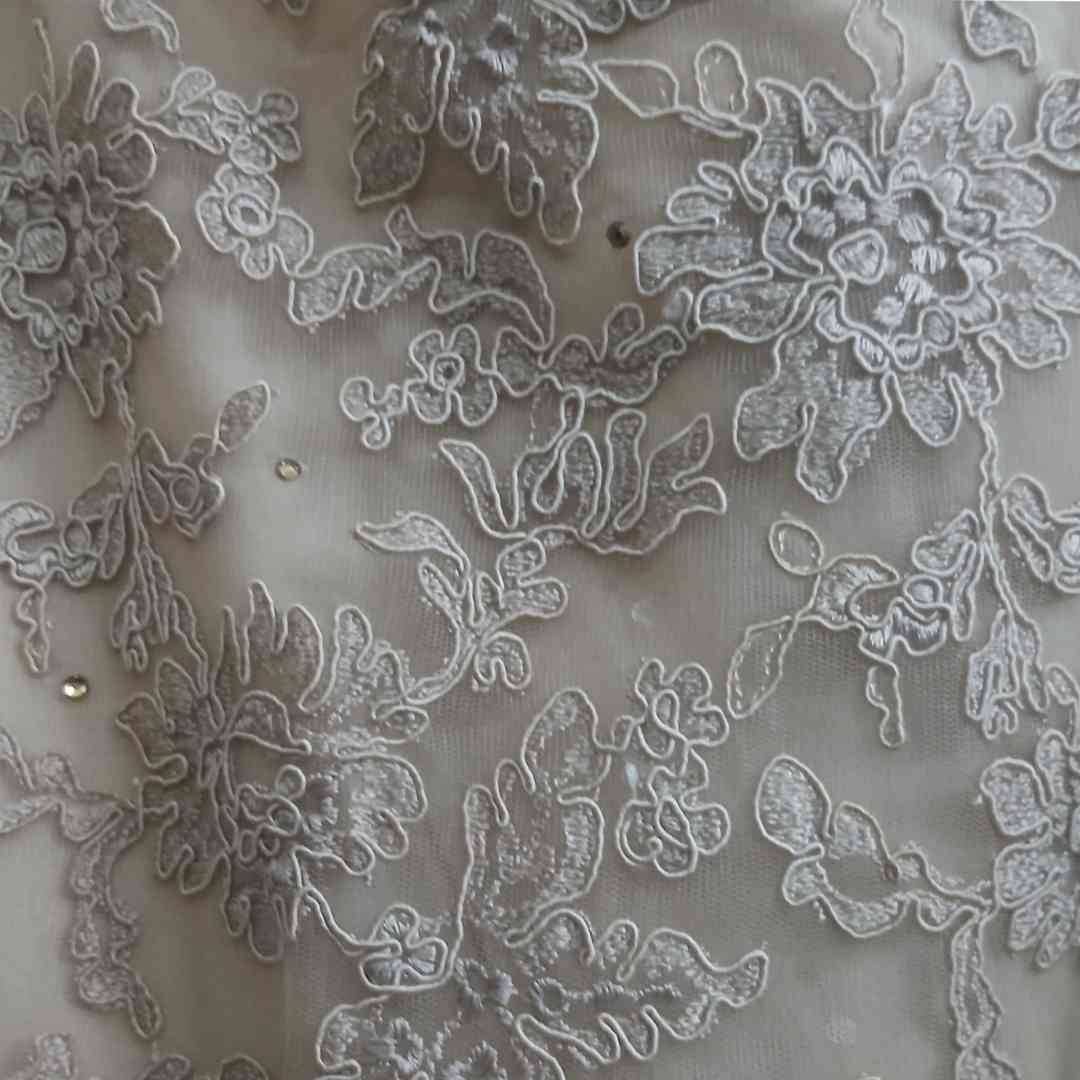 Robe dentelle beige femme longue plissée chic marron clair élégante cérémonie