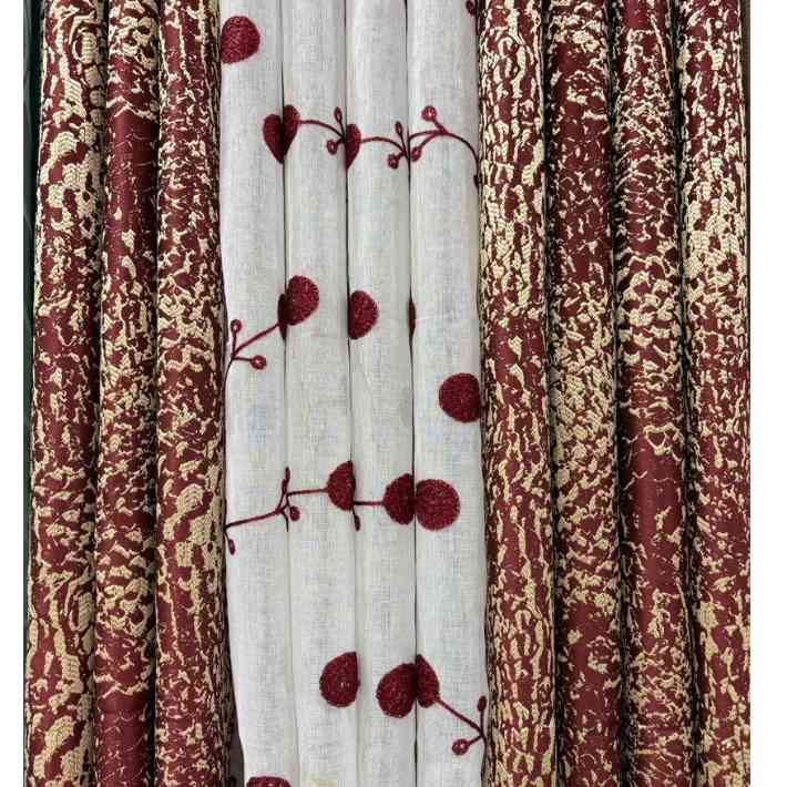 Rideau trois pieces jacquard beige et blanc, élégant brodé doré salon