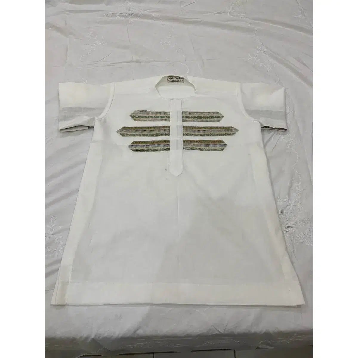 Chemise lin homme blanche artisanale, légère été, col rond élégant et broderies