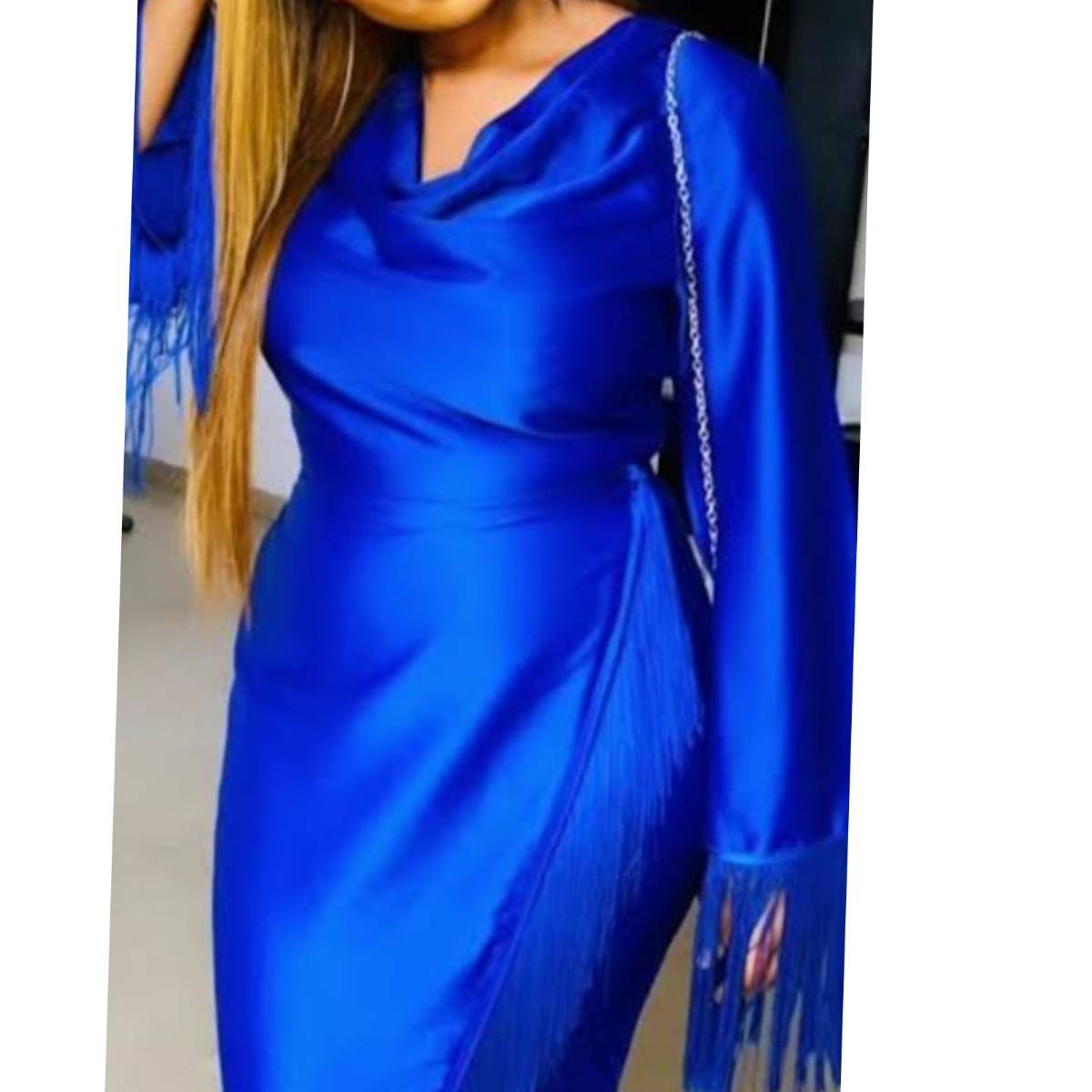 Robe femme soie bleu électrique élégante, manches longues et franges chic
