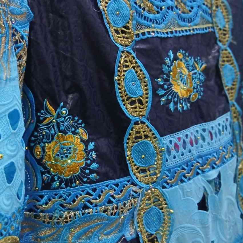 Robe geztner bleu marine brode garnitures bleu turquoise