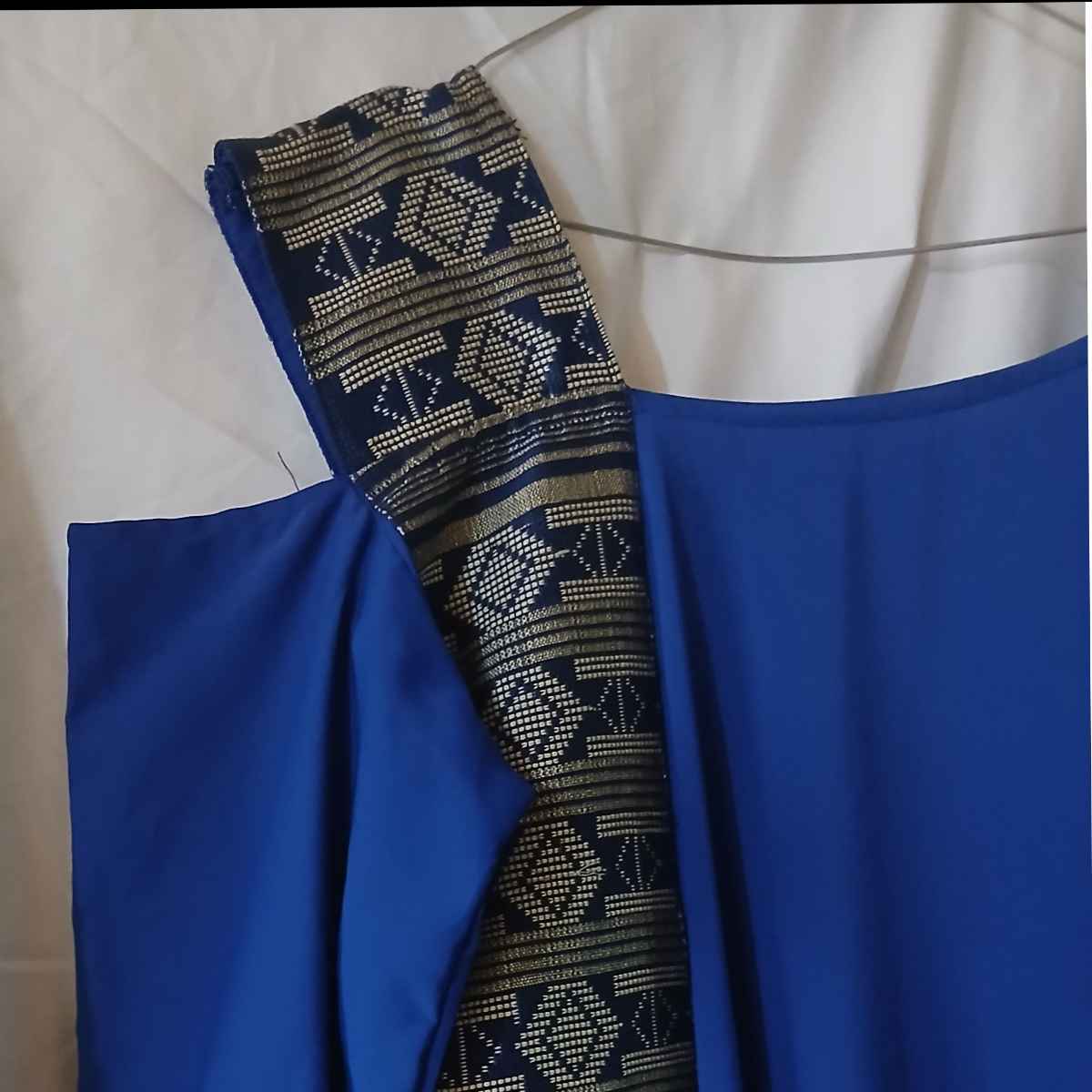Robe en soie bleue femme Guerlain élégante, longue et chic cérémonie