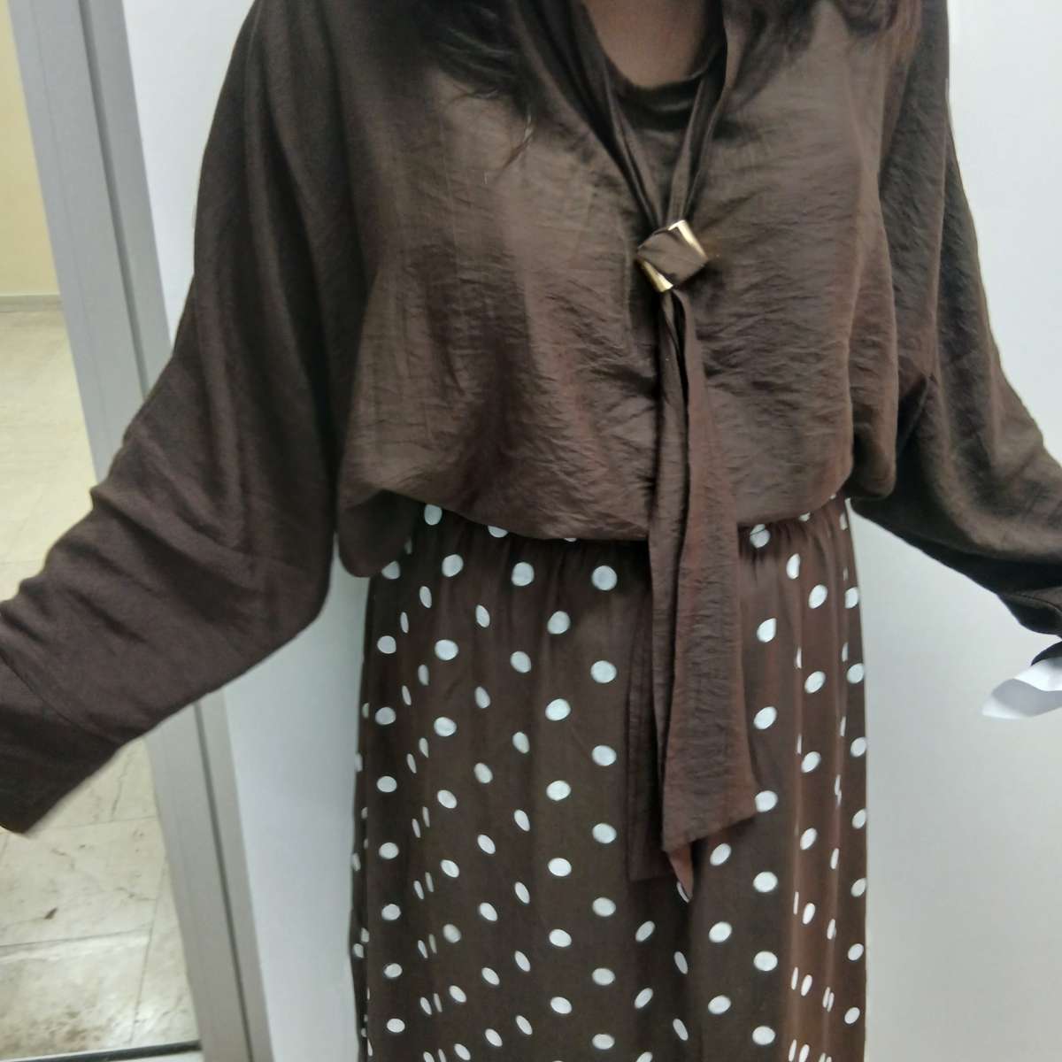 Ensemble femme chemisier et jupe chic à pois, élégant, fluide, multicolore