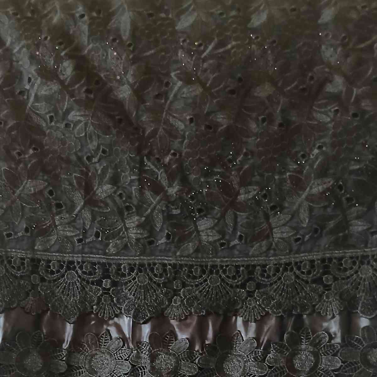 Boubou femme mariage brodé doré et pagne, tenue africaine chic