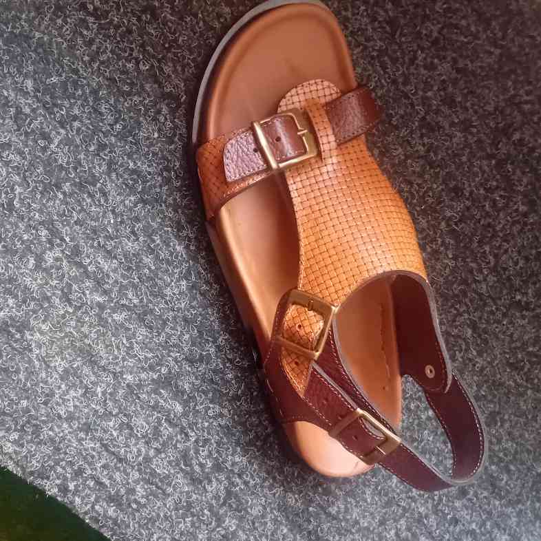 Sandale cuir homme marron avec semelle rembourrée ajustable