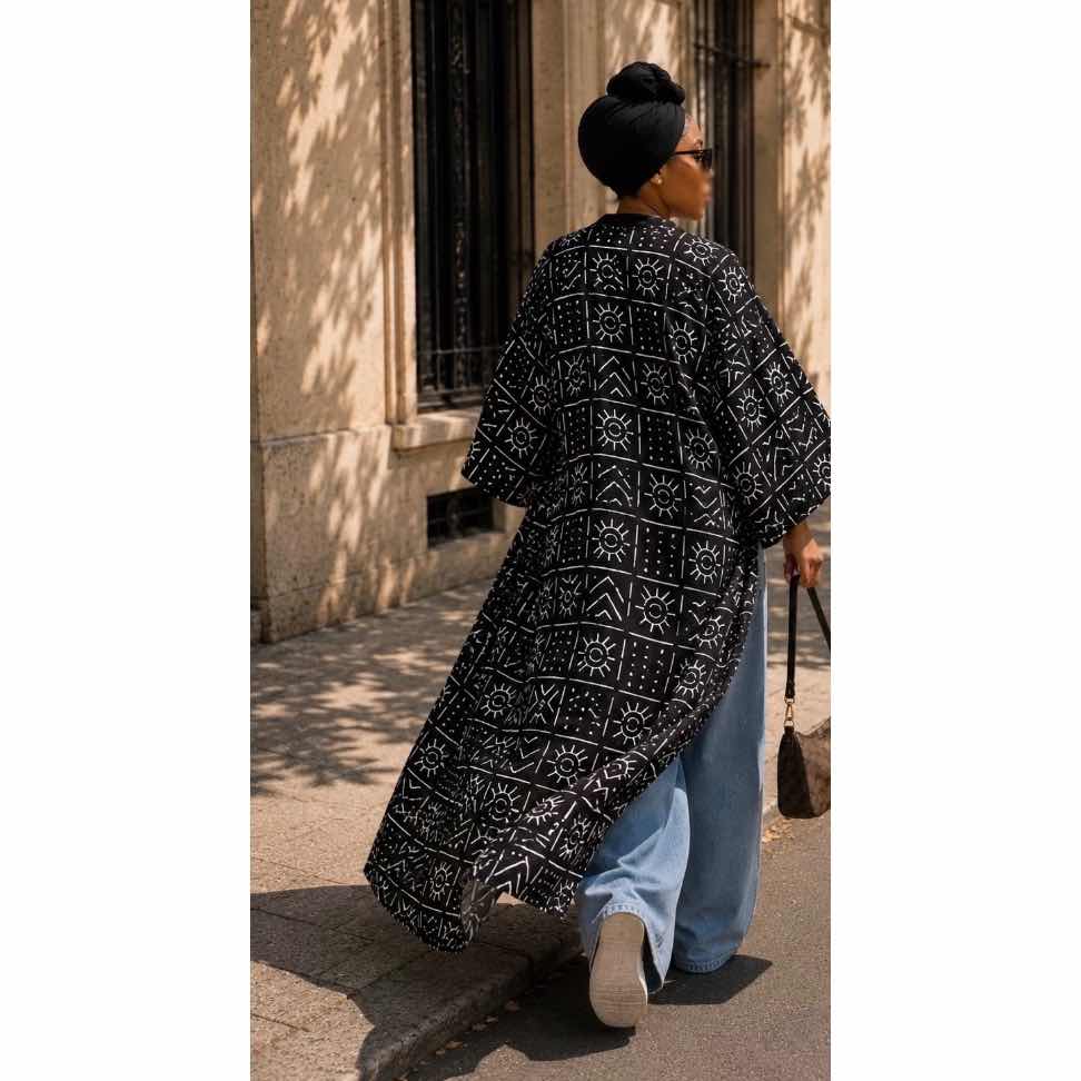 Kimono femme élégant long coton, manteau fluide noir et blanc chic