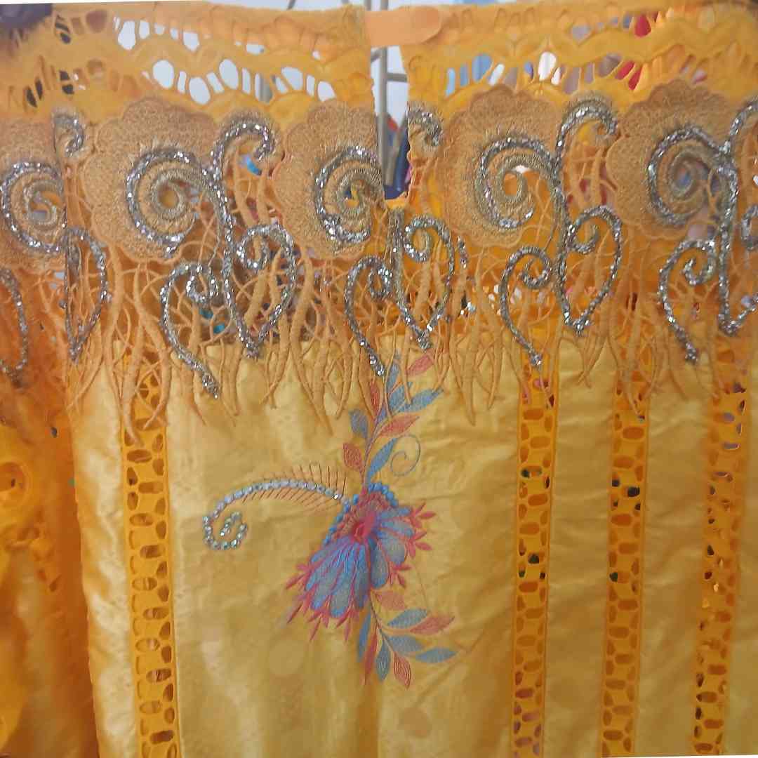 Robe bazin broderie femme élégante, robe africaine cérémonie ou soirée