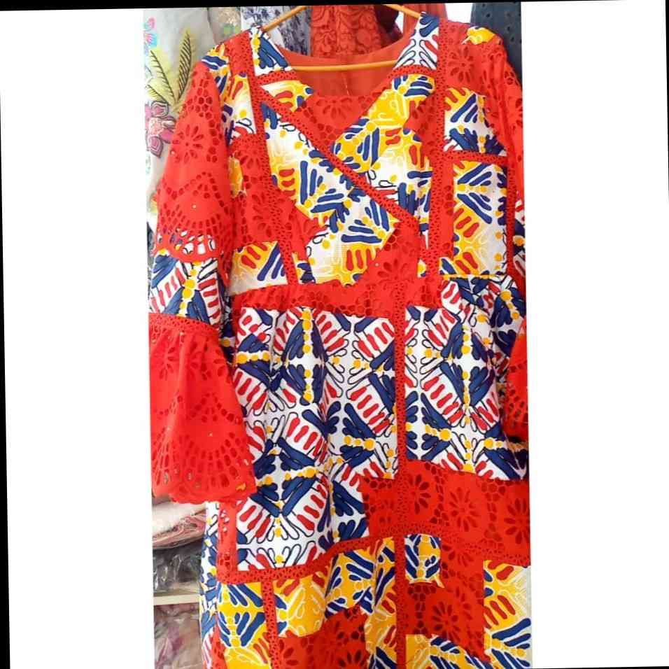 Robe brodée rouge femme bohème avec manches bouffantes