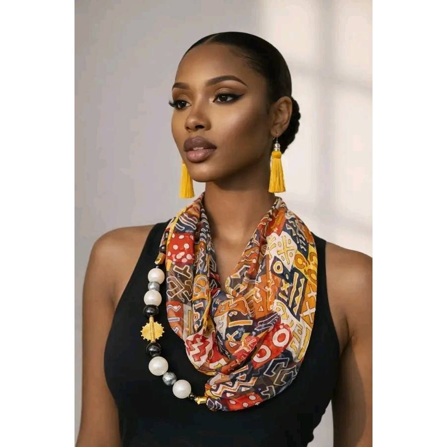 Foulard en soie africain multicolore avec perles et parures élégantes femme