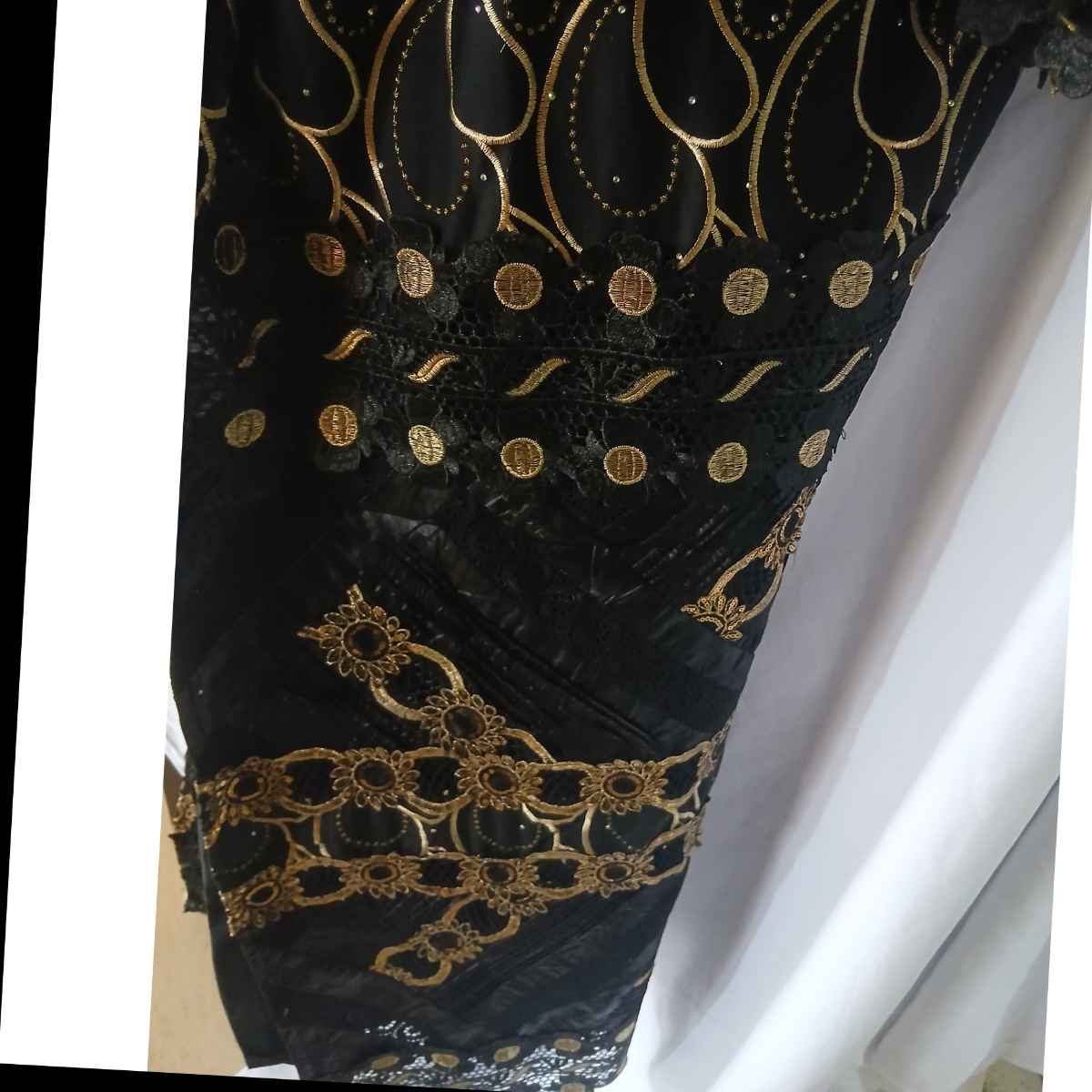 Ensemble bazin thioup femme noir brodé doré, tenue africaine élégante