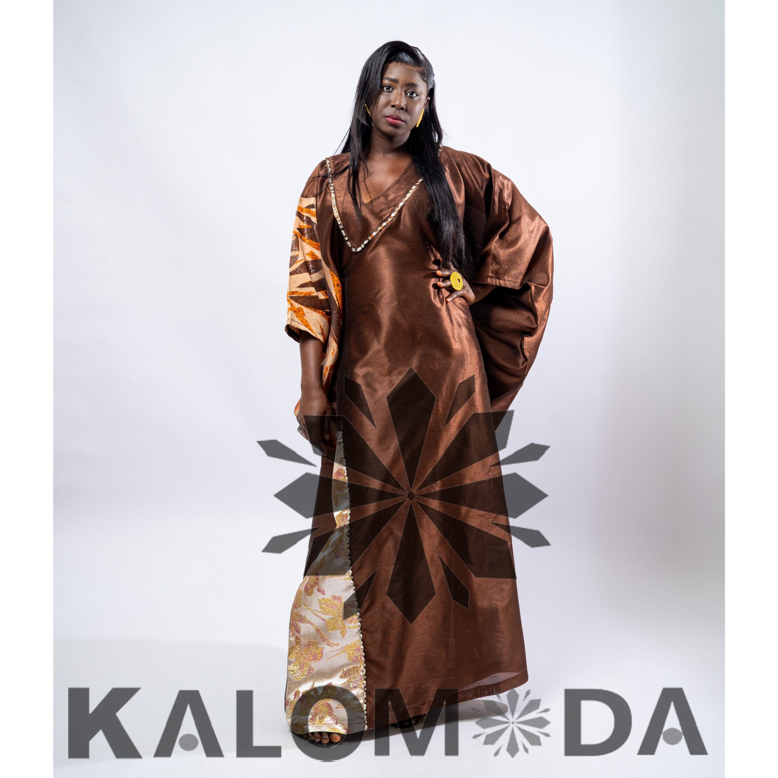Bubu africain femme marron – Robe longue satinée élégante cérémonie