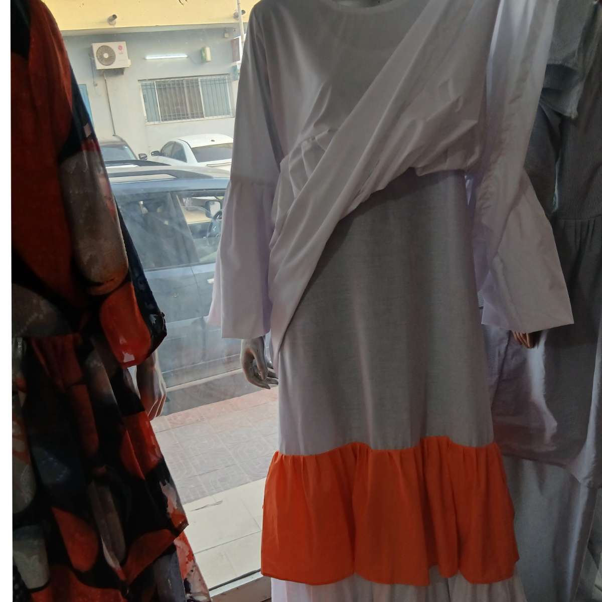 Robe Femme Coton Blanche Orange - Élégance et Confort Fusionnés