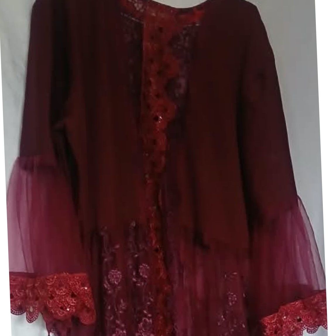 Robe femme en lycra et dentelle avec garnitures