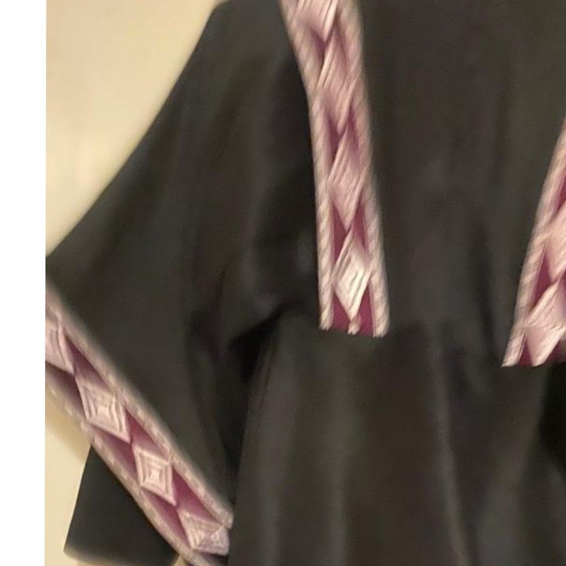 Abaya Élégance - Brocart Lin Coton Noir - Embellissements Traditionnels
