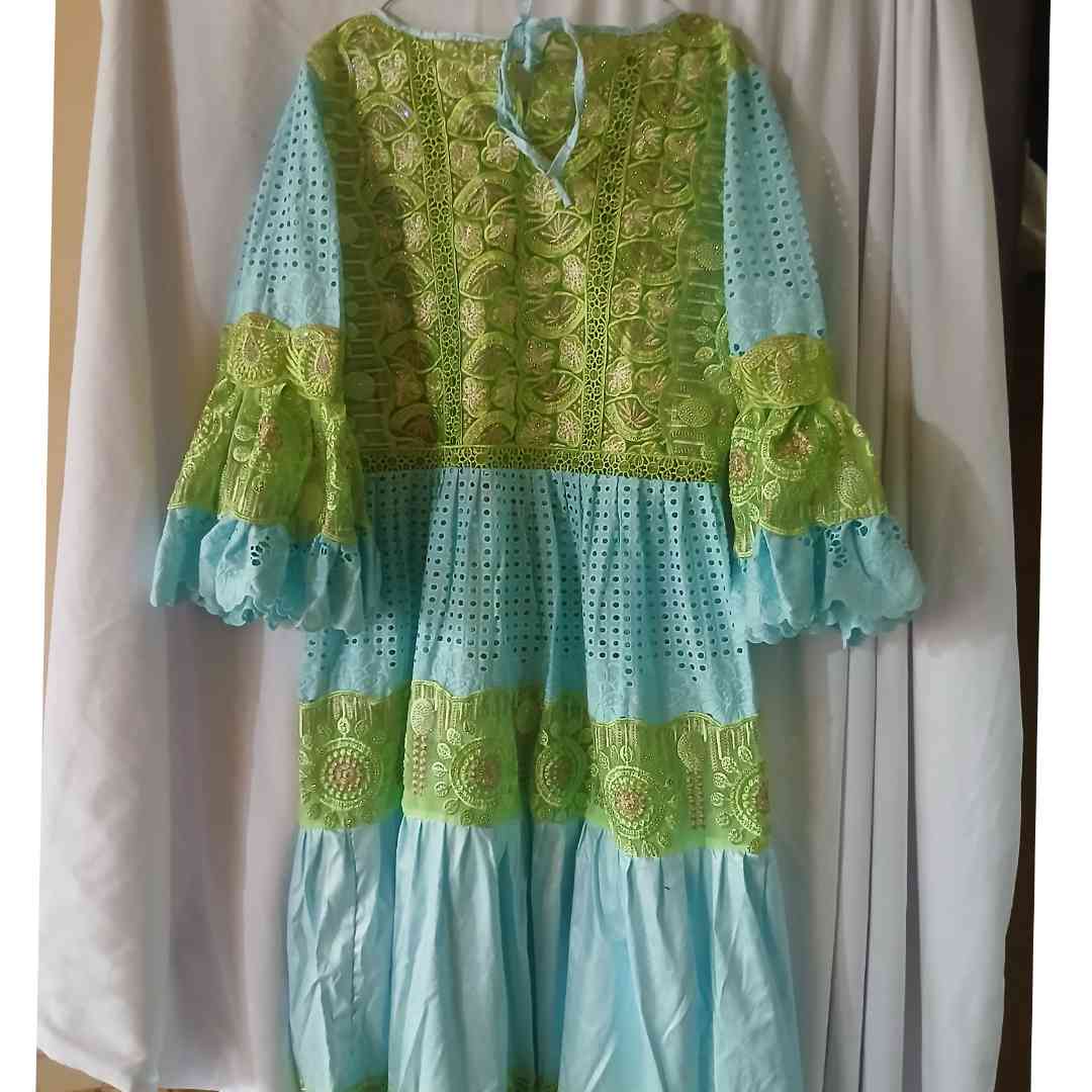 Robe bazin bleu femme brodée cérémonie, élégante bleu et vert grande taille