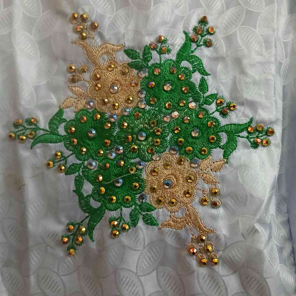 Robe Geztner femme grise et verte dorée, longue élégante dentelle cérémonie