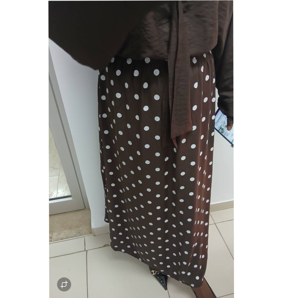 Ensemble femme chemisier et jupe chic à pois, élégant, fluide, multicolore