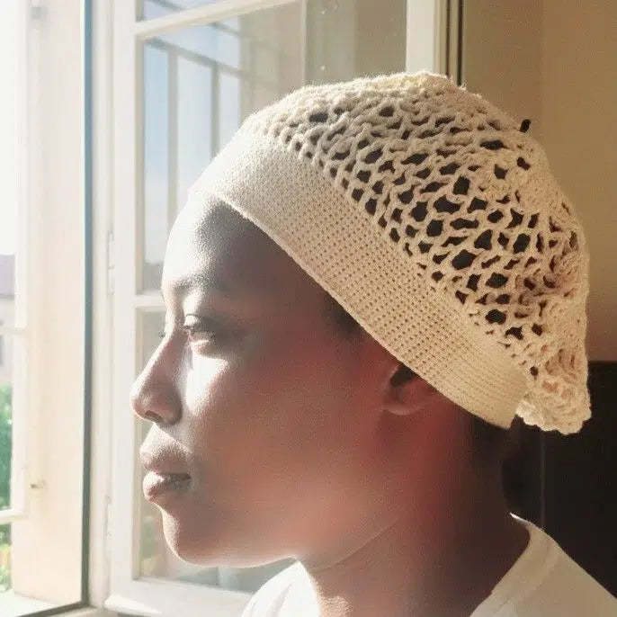 Bonnet de nuit vintage beige bohème chic en coton crocheté fait main