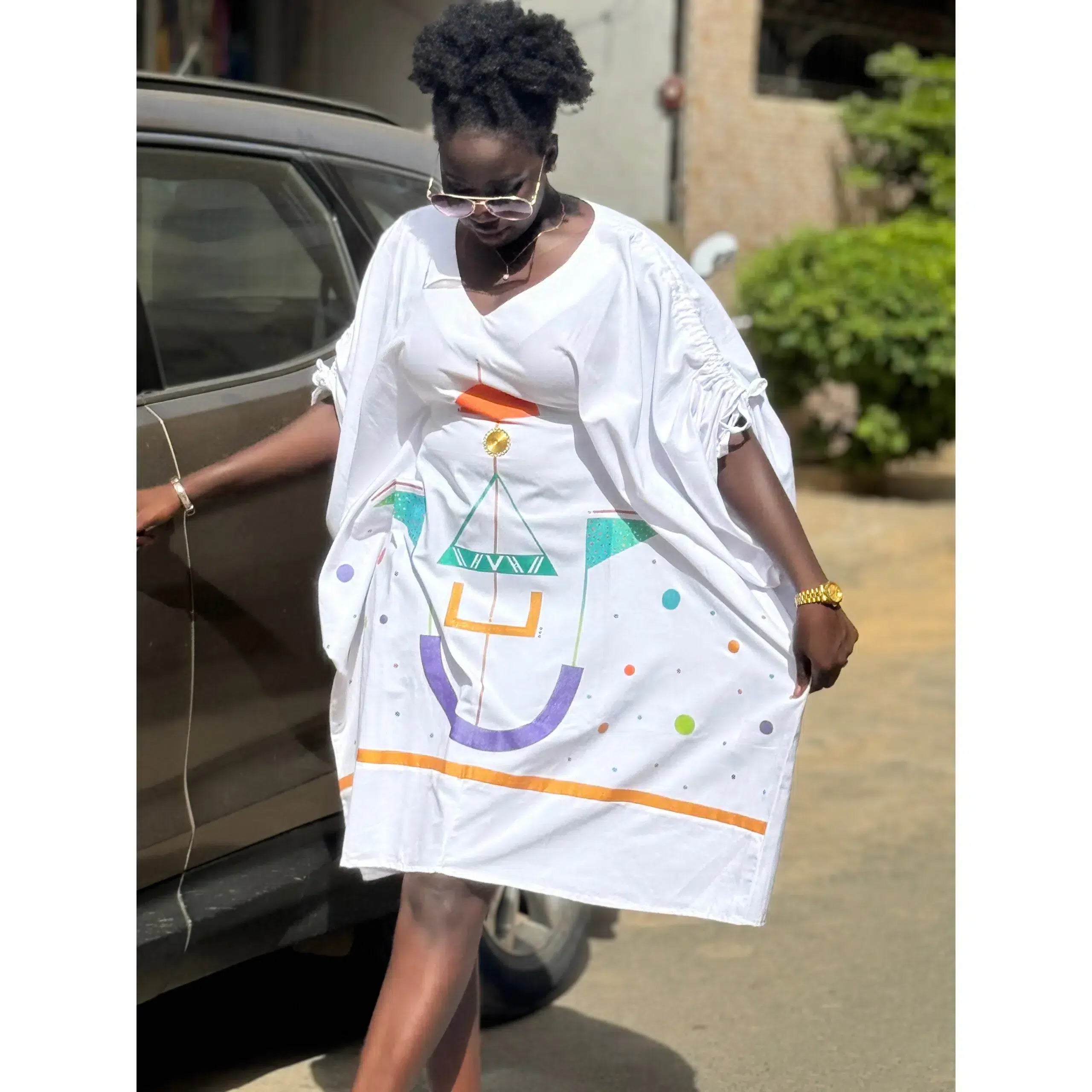 Tunique blanche femme 3/4 coton, motif artistique peint main, look chic