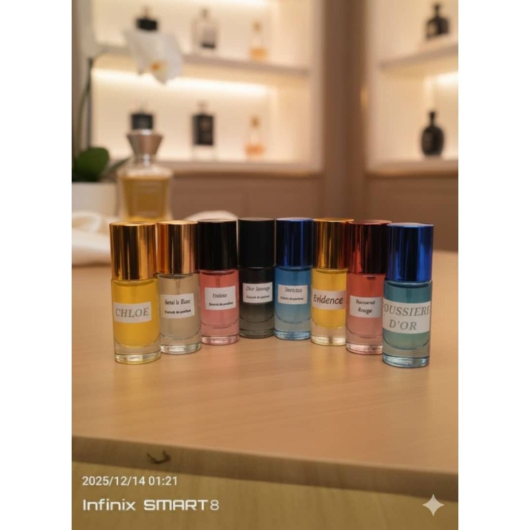 Lunettes de vue modernes ESSENTIA monture carrée noire argent design italien