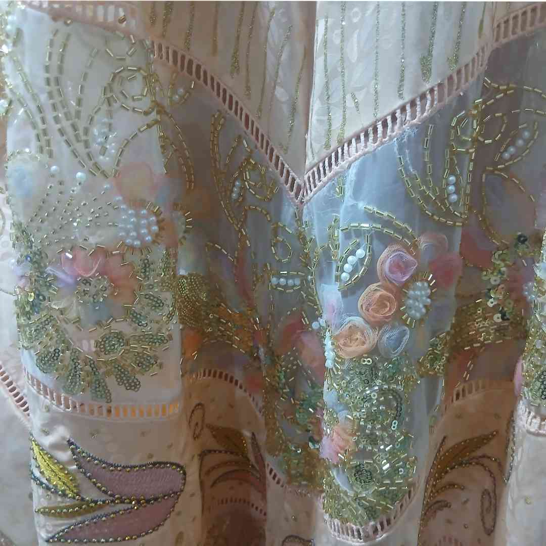 Boubou brodé femme Geztner saumon doré, robe africaine cérémonie chic