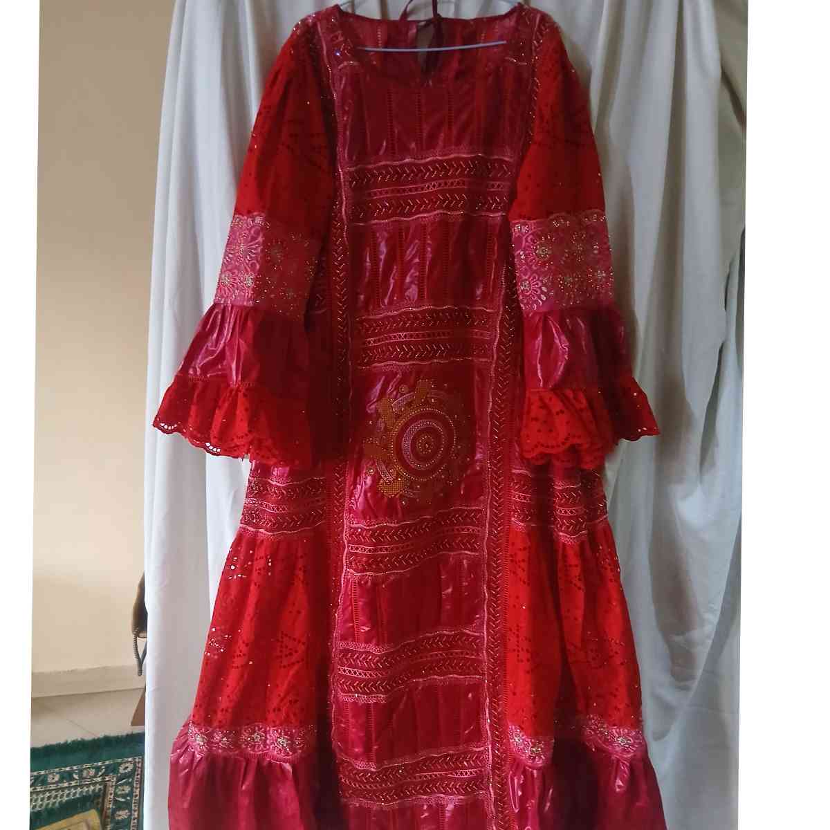 Robe geztner brodée femme rouge et doré, longue élégante cérémonie