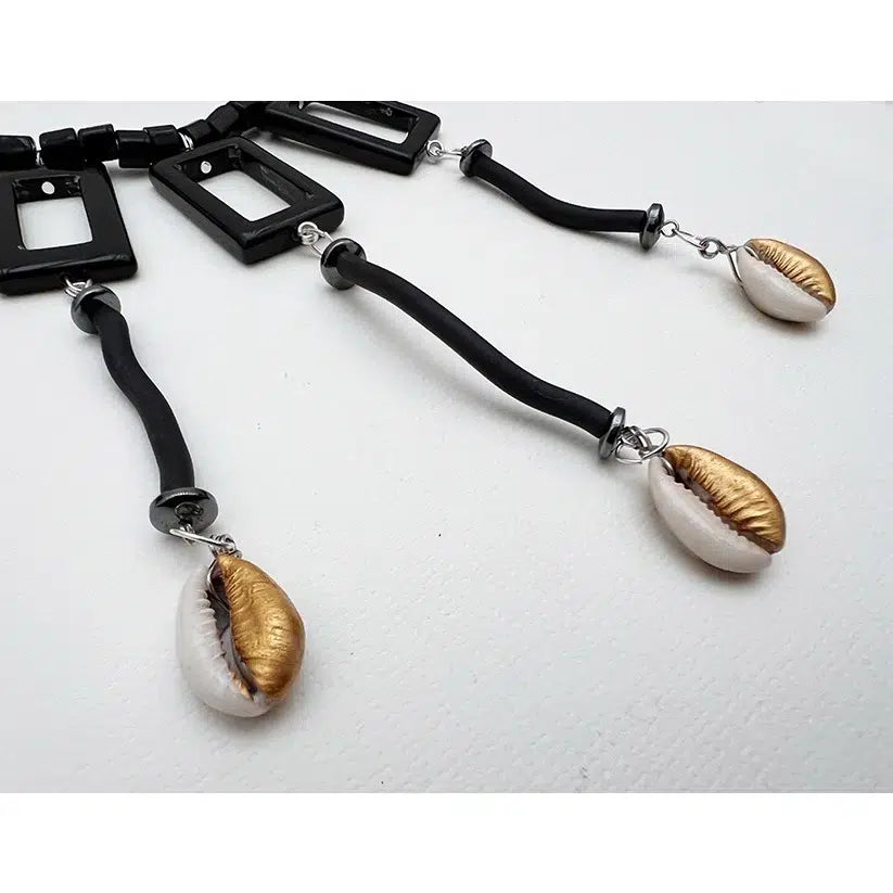 Collier femme cauris doré – Bijou artisanal élégant