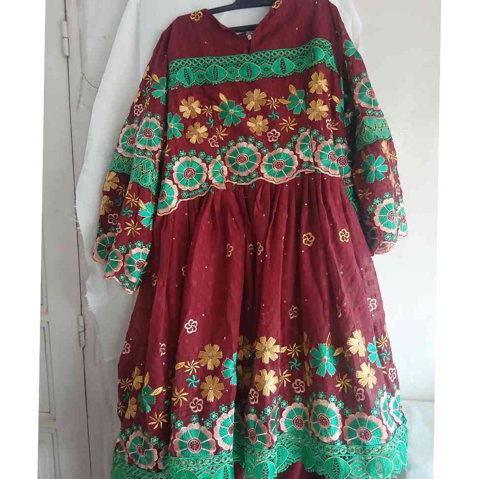 Ensemble femme élégant marinière et jupe brodée tendance