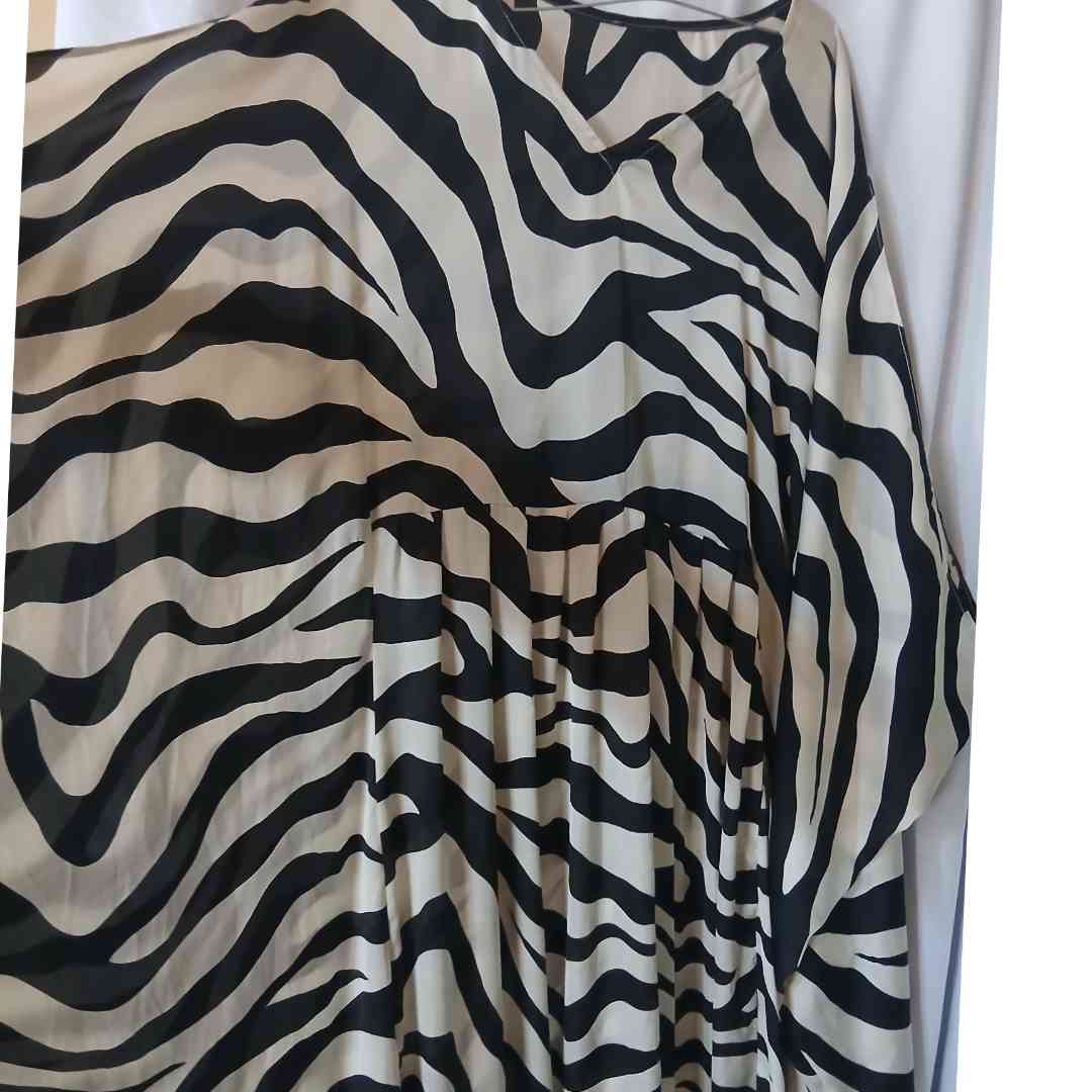 Robe longue en soie femme élégante noire et blanche