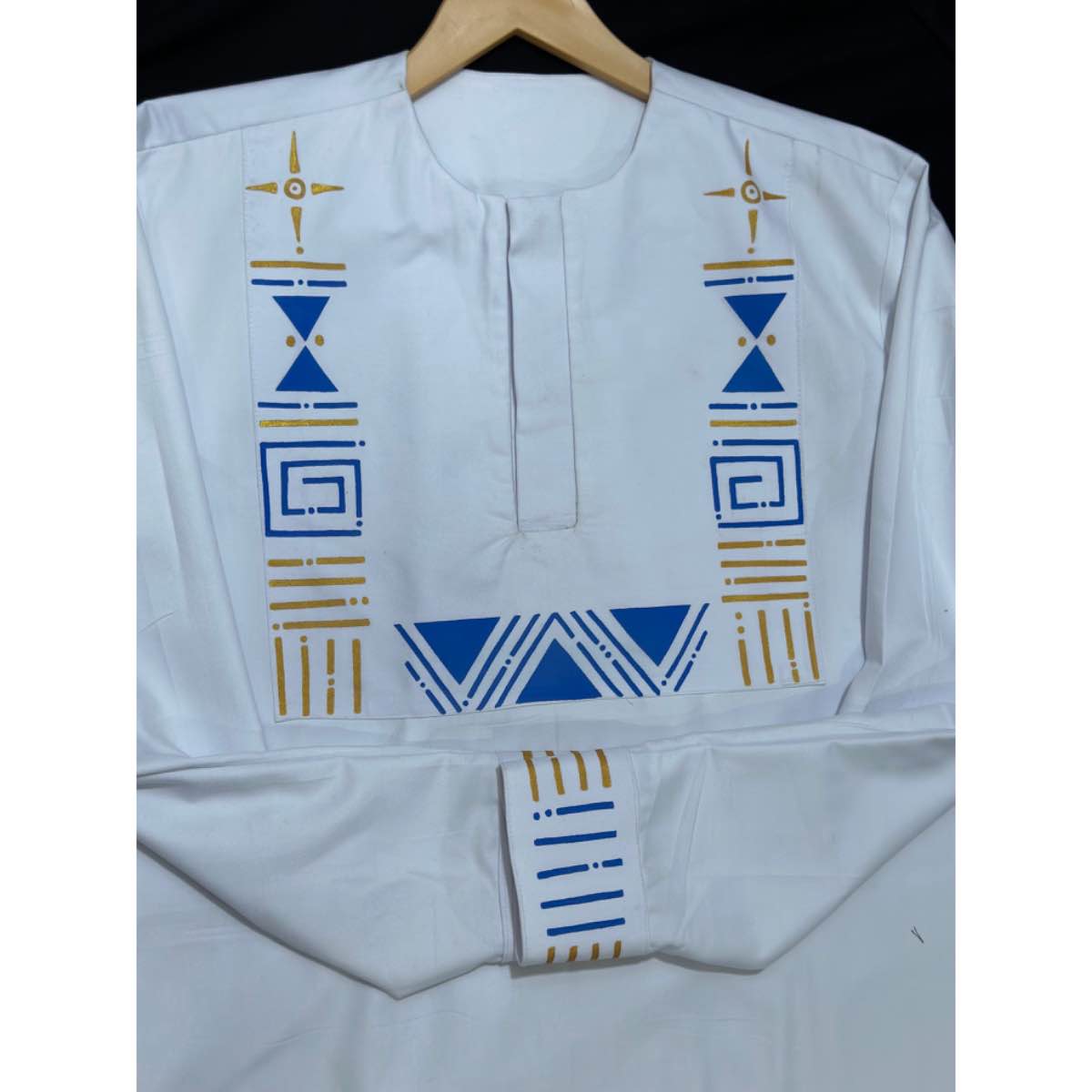 Chemise blanche homme motifs bleus et dorés, col rond, coton-lin