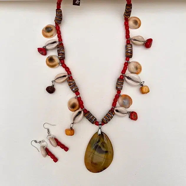 Collier cauris artisanal et boucles d’oreilles Cauria – Bijoux ethniques femme