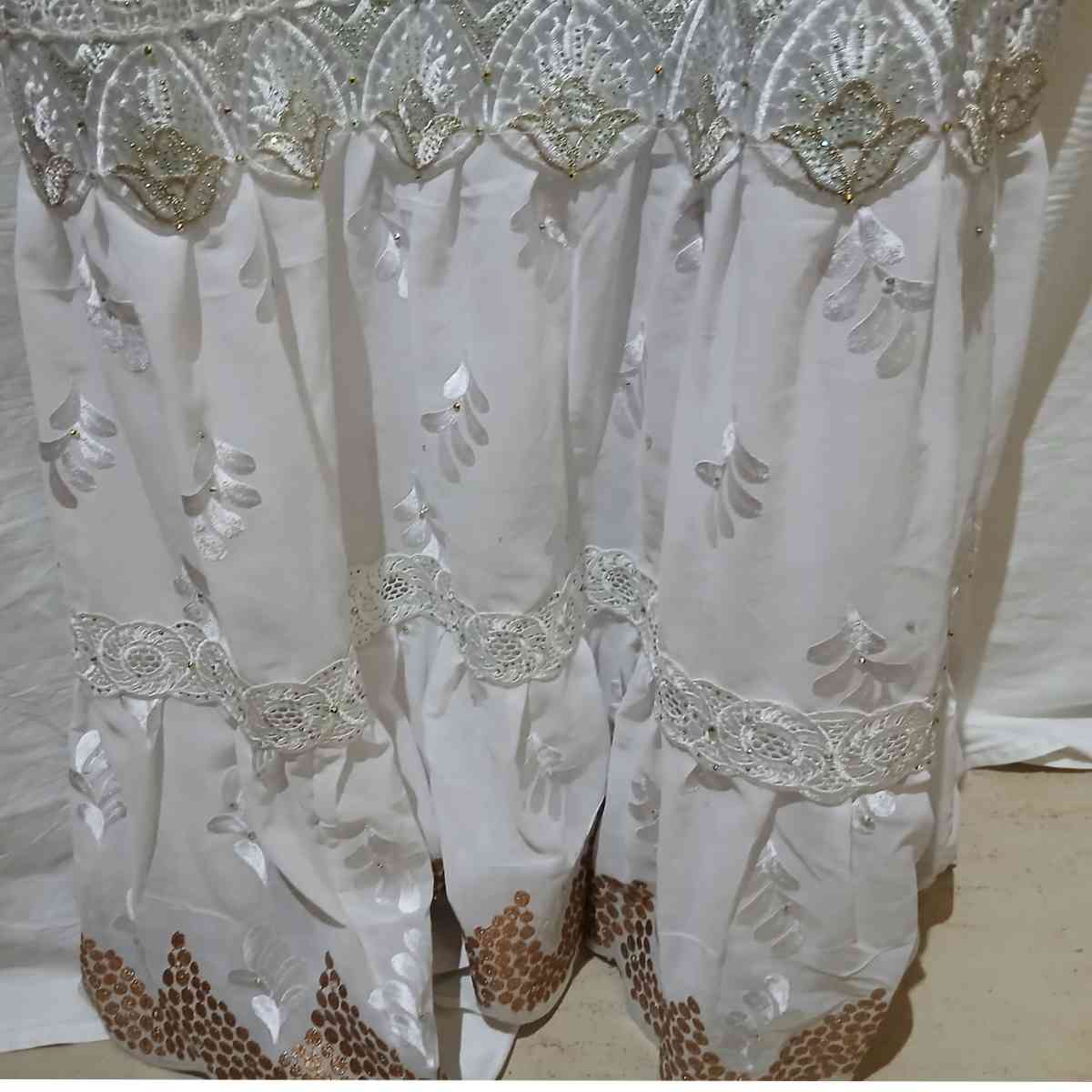 Robe voile suisse blanche Geztner
