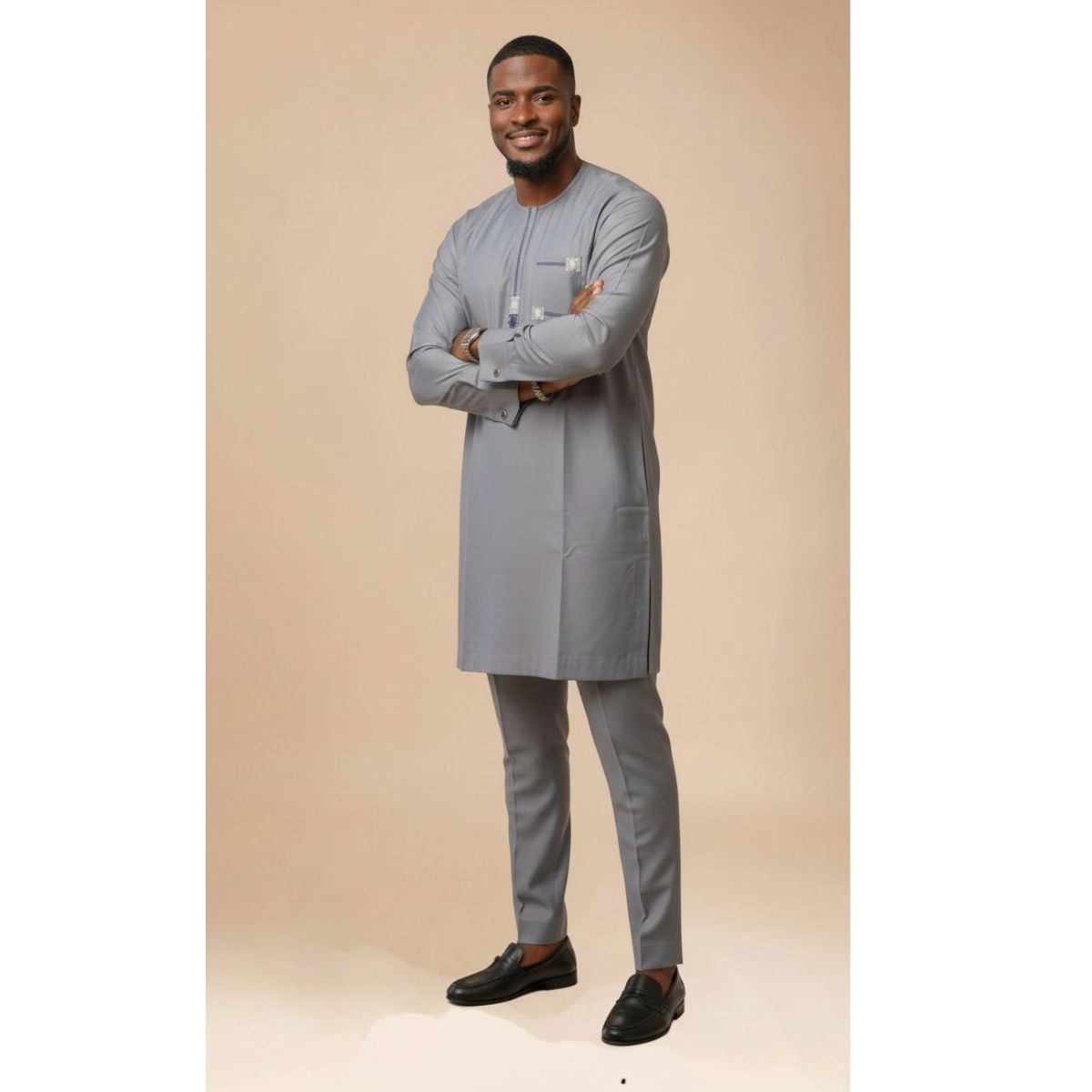 Ensemble homme élégant gris tunique et pantalon chic pour cérémonie