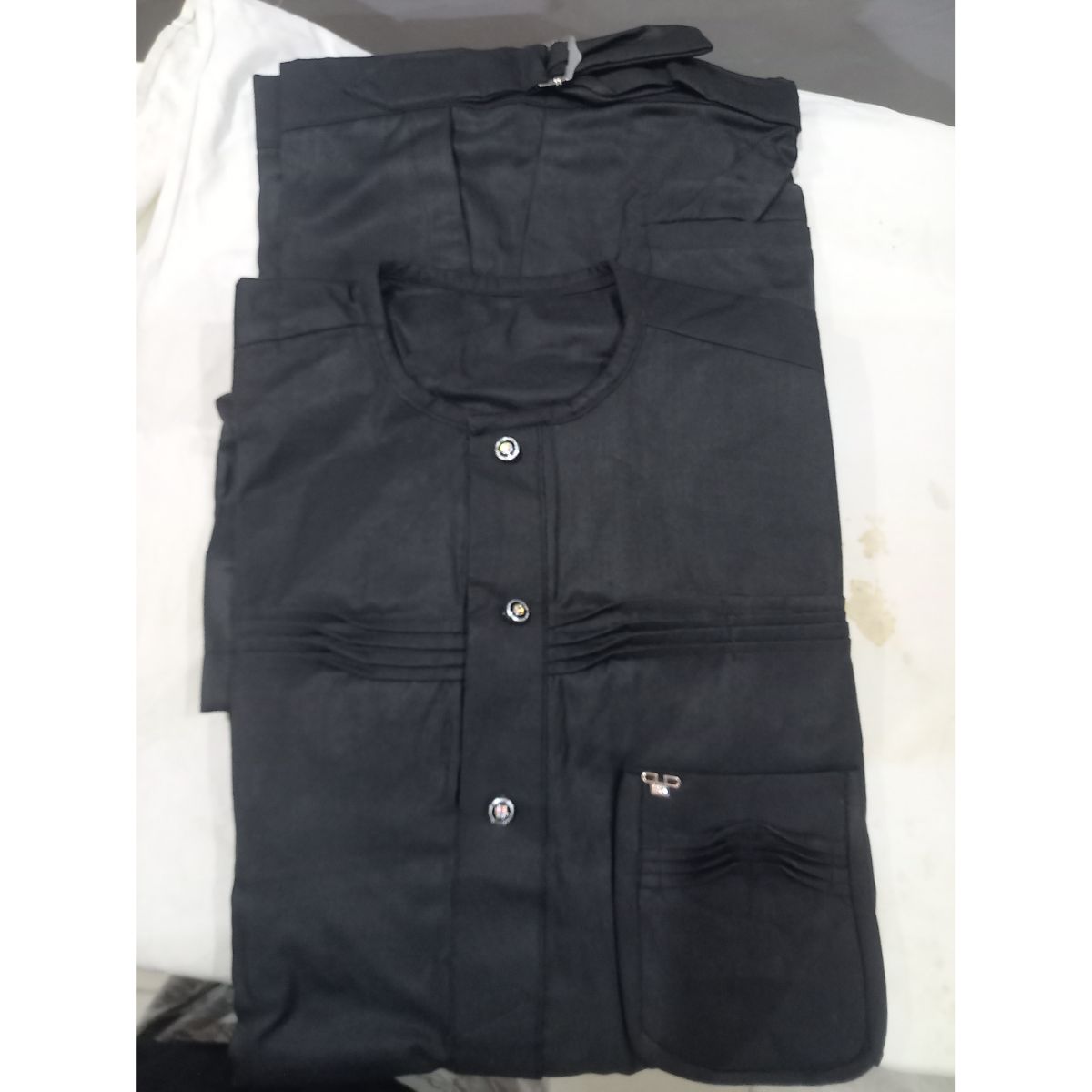 Tenue africaine homme chemise noire col rond avec poche (Taille XL)